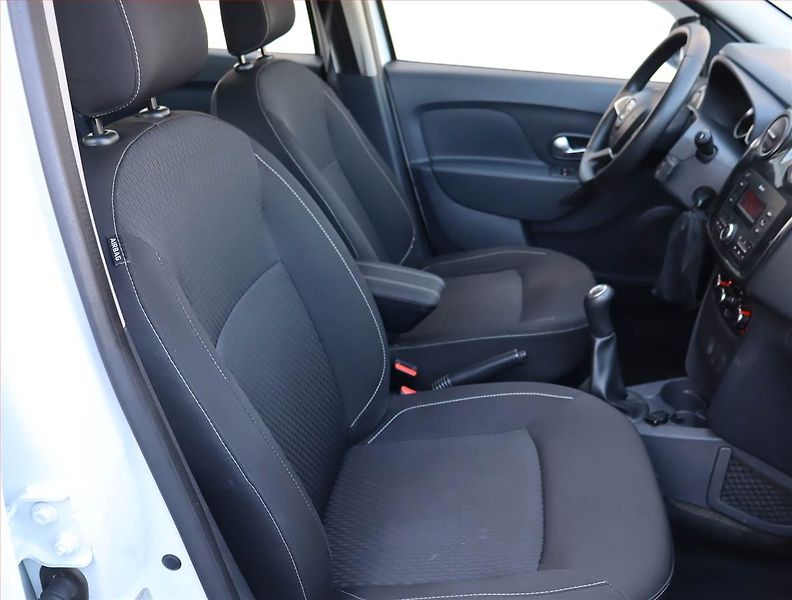 Dacia Logan (2019) 1.0 SCe - fotka 9 z 16