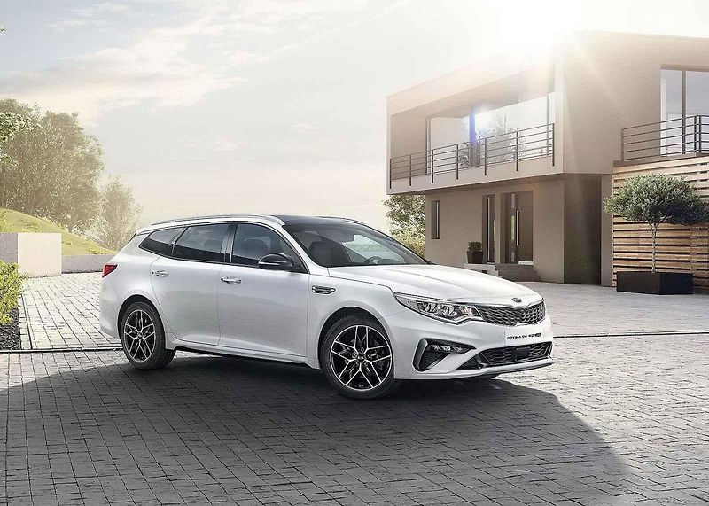 Hybridů do zásuvky, které mají emise pod 50 g CO2 na km, je v Česku přes dvě desítky.