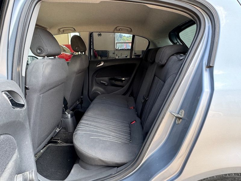 Opel Corsa (2008) 1.2 16V - fotka 11 z 21