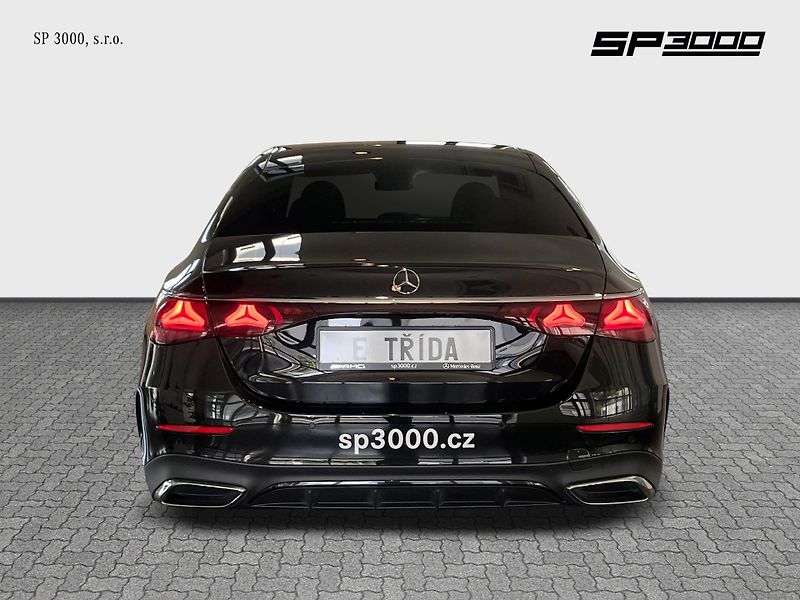 Mercedes-Benz Třídy E 220d 4Matic AMG - fotka 4 z 28