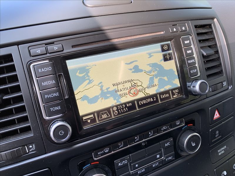 Volkswagen Multivan 2,0 TDI DSG HIGHLINE - fotka 13 z 22