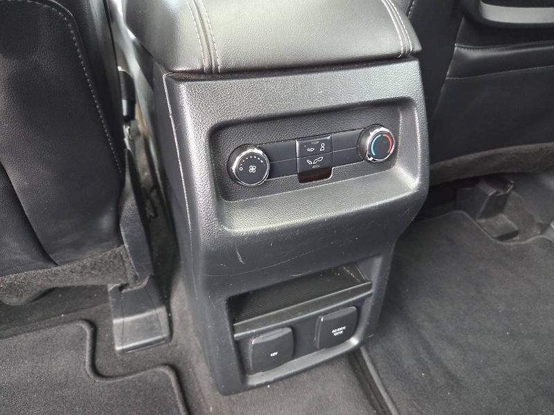 Ford Galaxy 2.0 TDCI Automat Titanium+ - fotka 32 z 43