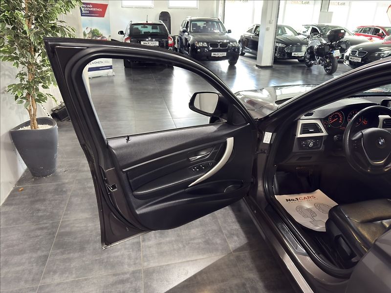 BMW Řada 3 2,0   320i 135KW BI-XEN KŮŽE T - fotka 6 z 46