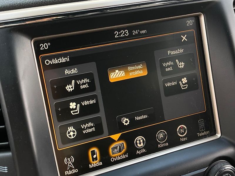 Jeep Grand Cherokee Overland, 1. maj. TZ,PANO,DPH - fotka 16 z 25