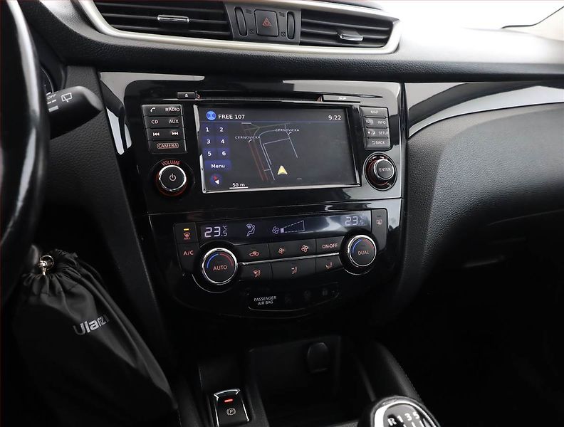 Nissan Qashqai (2014) 1.2 DIG-T, Serv.kniha, Navi - fotka 10 z 16