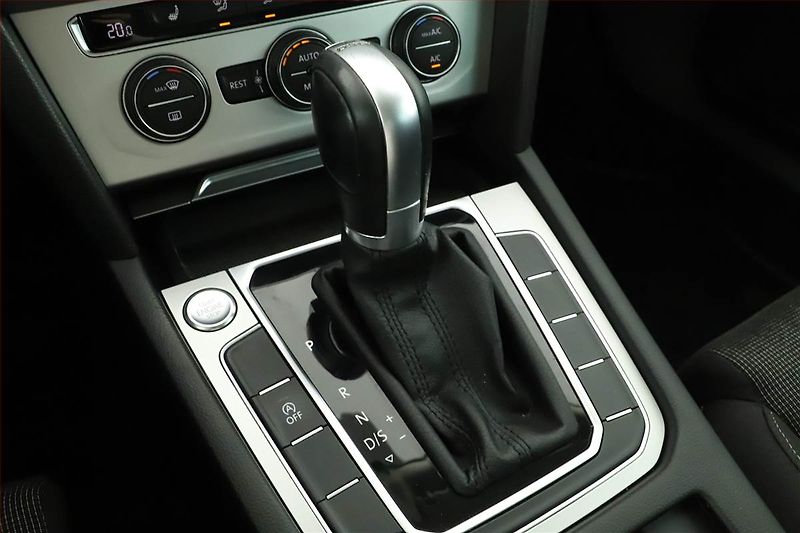 Volkswagen Passat (2016) 2.0 TDI, Automat, Navi - fotka 12 z 17