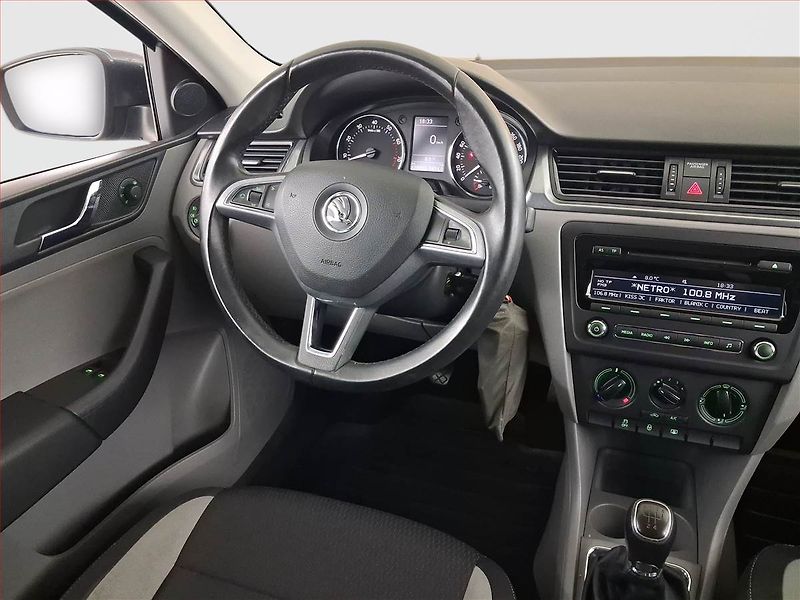 Škoda Rapid (2014) Spaceback 1.2 TSI, ČR,1.maj - fotka 7 z 15