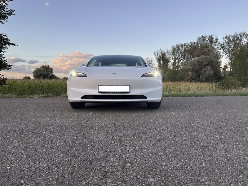 Tesla Model 3 (2024) Standard Range LFP,SoH 95%,ČR - fotka 4 z 18