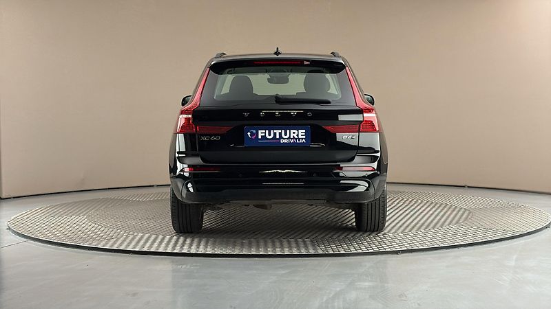 Volvo XC60 2.0 B4 AUT AWD Essential - fotka 5 z 27