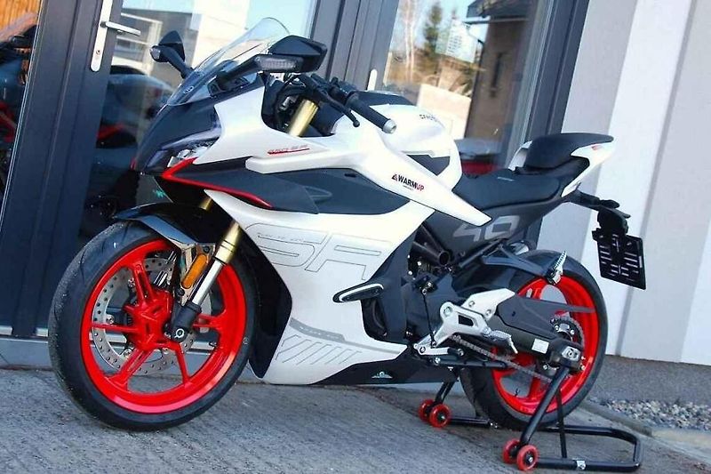 Mezi hlavní výhody motorek CFMOTO patří velmi dobrý poměr cena/výkon.