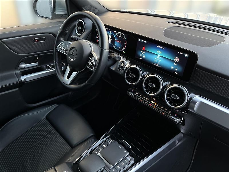 Mercedes-Benz GLB 200d 4MATIC - fotka 18 z 23
