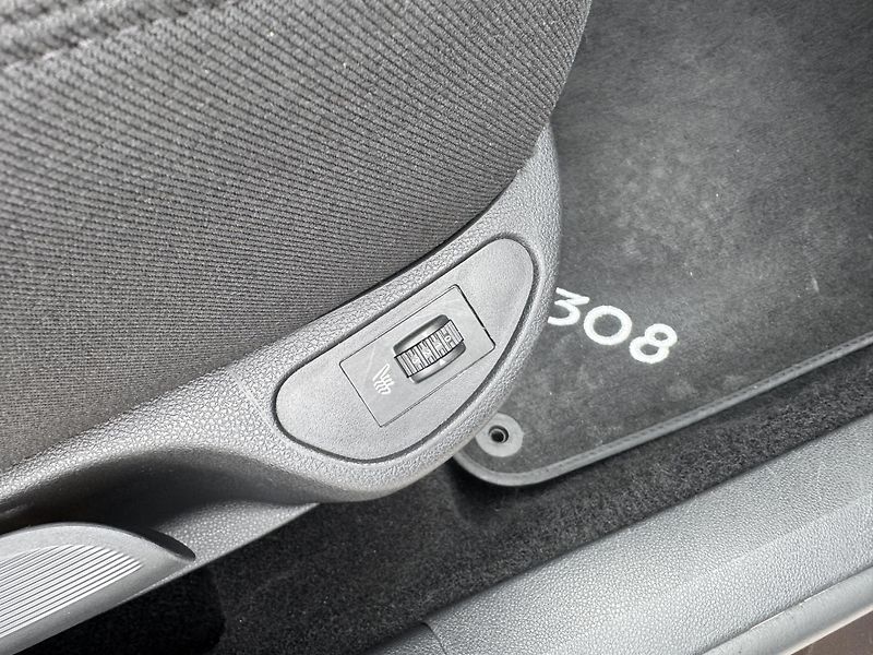 Peugeot 308 1.6-16V,SW,rezervace - fotka 33 z 54