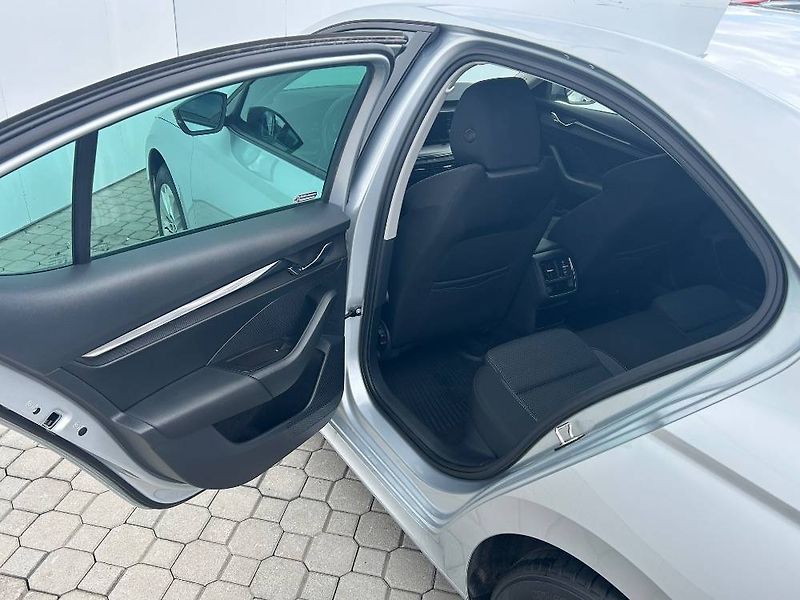 Škoda Octavia Ambition 7DSG 2,0TDI - fotka 7 z 23