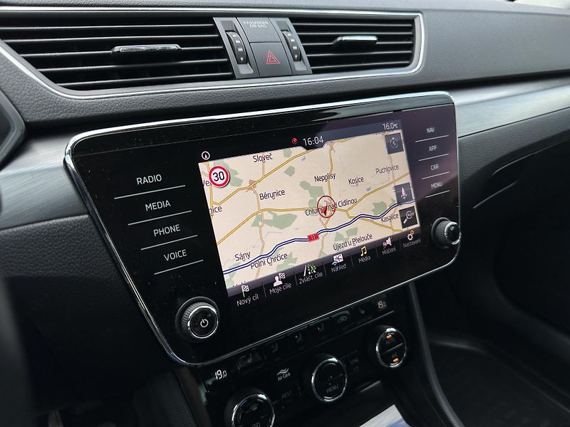 Škoda Superb 2.0 TDI Style - fotka 13 z 37