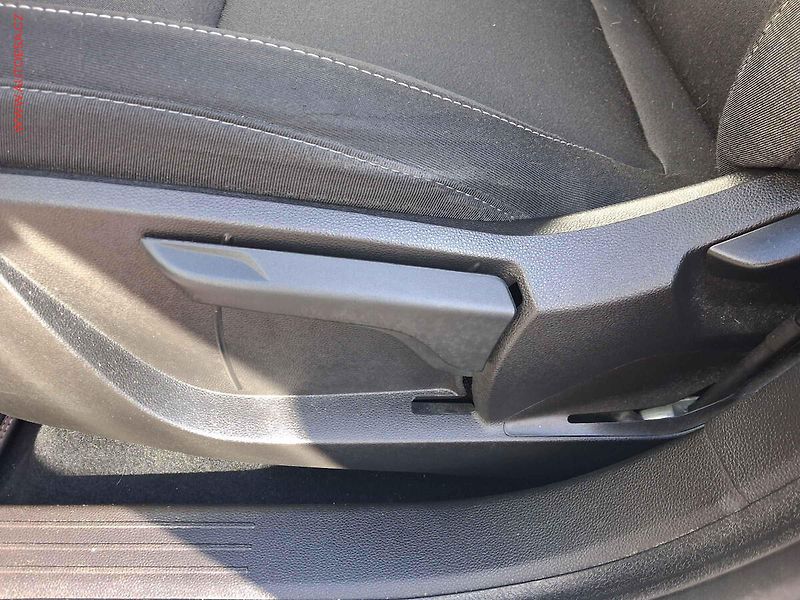 Renault Captur (2020) 1.3TCe, 2.maj,ČR, AC, LED - fotka 14 z 18