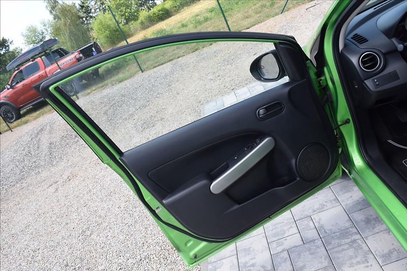 Mazda 2 1,4 I 55KW NOVÁ STK KLIMA - fotka 25 z 39