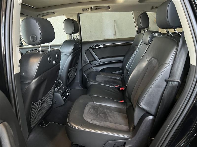 Audi Q7 3,0 TDi QUATTRO 7-MÍST - fotka 13 z 34