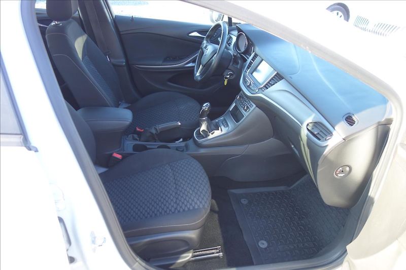 Opel Astra 1,6 CDTi 81KW, ČR, 1 MAJITEL. - fotka 11 z 33