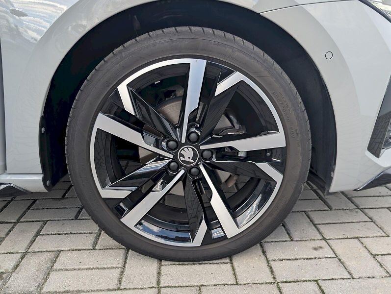 Škoda Scala (2025) 1,5 TSI / 110 kW Monte Carlo - fotka 15 z 30