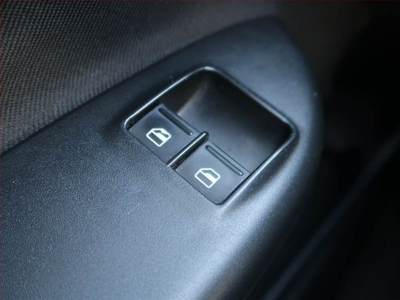 Škoda Octavia (2009) 1.6, Tempomat, Park. senzory - fotka 16 z 16