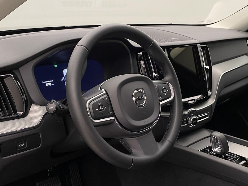 Volvo XC60 B5 AWD CORE AUT REZERVACE - fotka 19 z 52