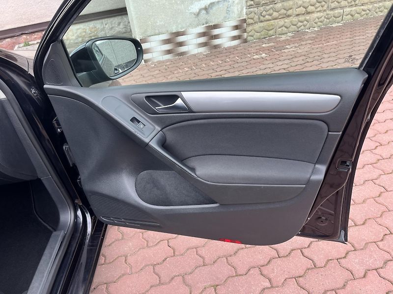 Volkswagen Golf 1.4 59KWMPI,NAVI,DVD,TZ - fotka 21 z 44