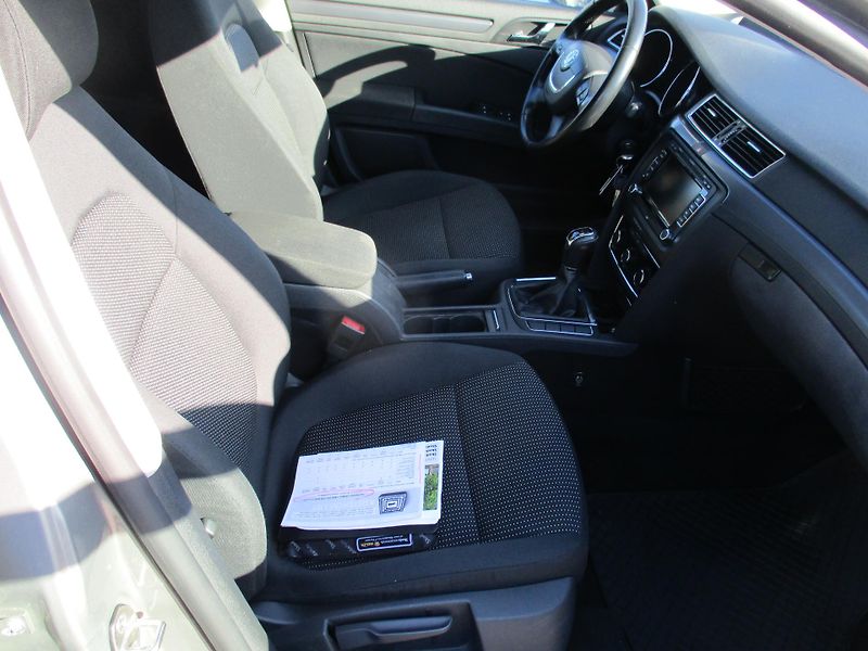 Škoda Superb (2010) combi II 1,9 TDi - fotka 6 z 11