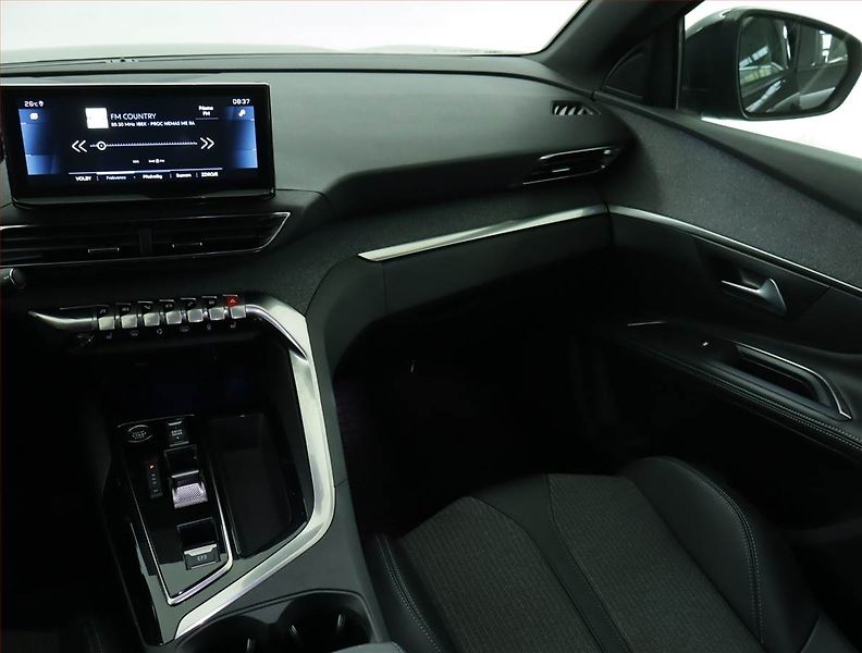 Peugeot 5008 (2023) Allure PureTech 130 - fotka 8 z 23