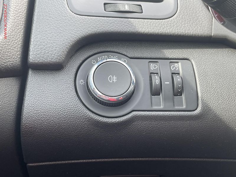 Opel Insignia (2015) 2.0 CDTi, ČR - fotka 19 z 22