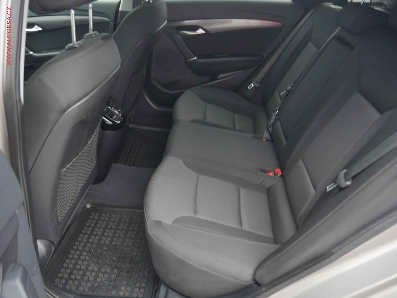 Hyundai i40 (2016) 1.7 CRDi, ČR, servis.kniha - fotka 10 z 14