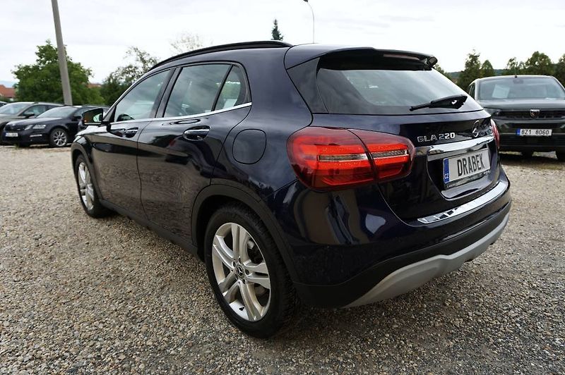 Mercedes-Benz GLA (2018) 2,0 220 135 kW - fotka 6 z 60