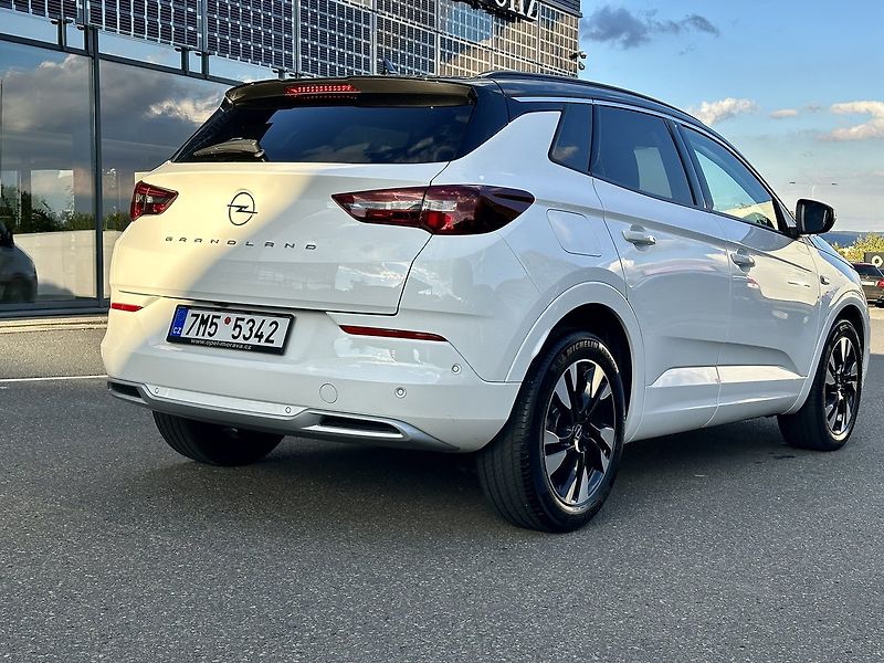 Opel Grandland (2022) ULTIMATE 1,2 Turbo AT8 - fotka 3 z 26