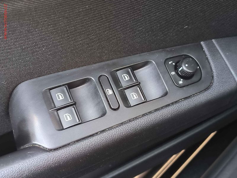 Škoda Superb (2013) 2.0 TDi 4x4, ČR, Bixen, navi - fotka 18 z 19