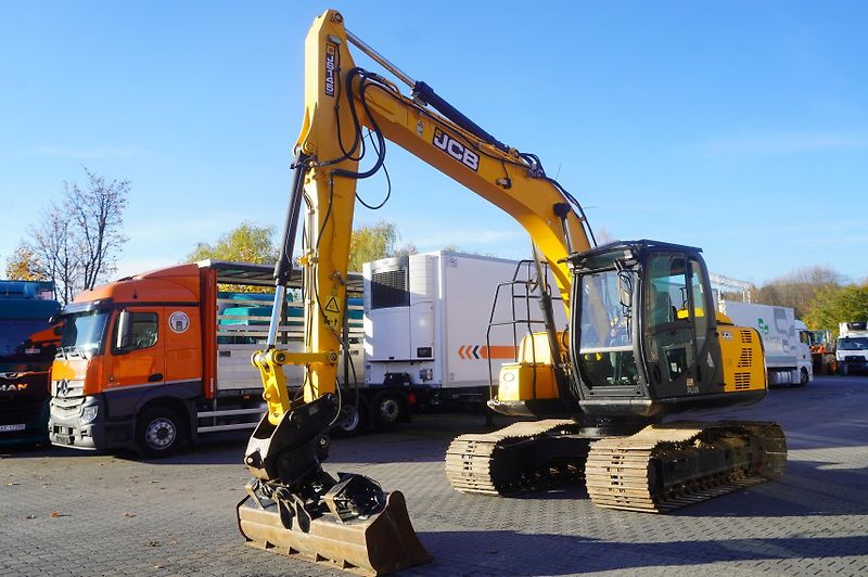 JCB (2016) JS 145LC crawler excavator - fotka 4 z 24