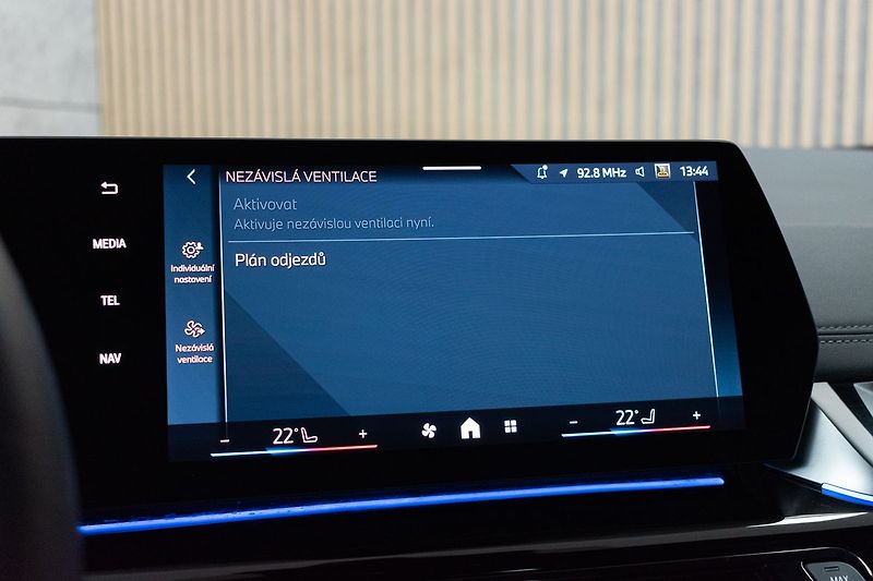 BMW Řada 2 218d ///MSPORT*ZÁRUKA*DPH*ČR 1 - fotka 33 z 49