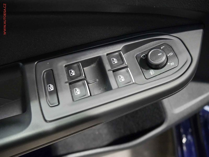 Volkswagen Golf (2020) 1.5TSi, AC, LED, navi - fotka 22 z 23
