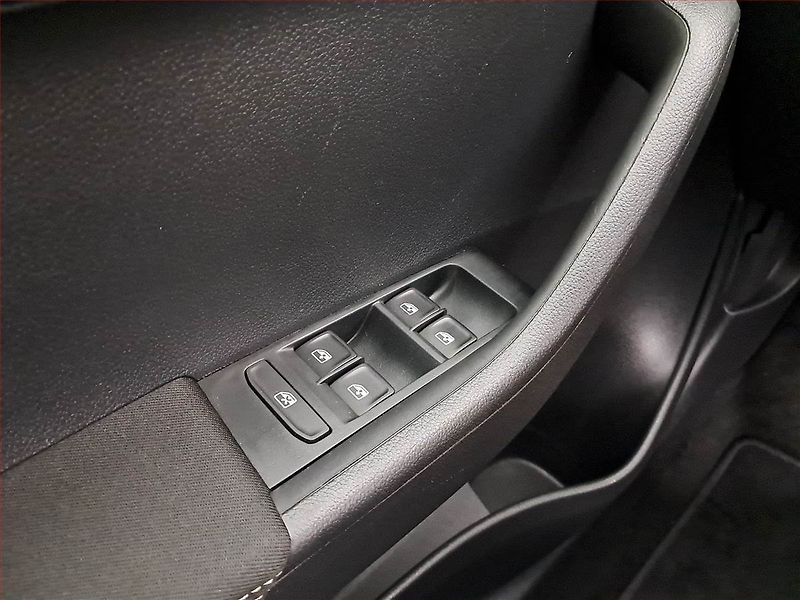 Škoda Fabia (2019) Style 1.0 TSI, Serv.kniha - fotka 17 z 17