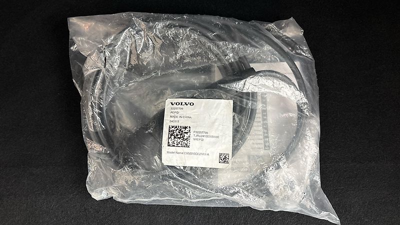 Volvo XC60 2.0 T8 AUT AWD Ultra Dark - fotka 36 z 36