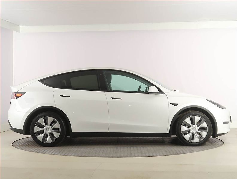 Tesla Model Y (2022) Long Range AWD 79kWh, SoH 93% - fotka 6 z 33