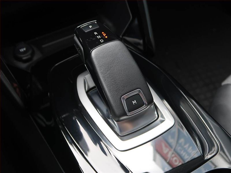 Peugeot 208 (2020) Allure 1.2 PureTech, Automat - fotka 13 z 18