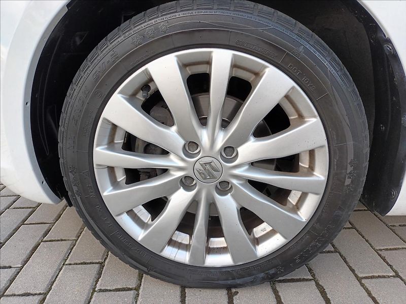 Suzuki Swift 1,2 ČR,1MAJ,SERVISKA,AUTOMAT - fotka 9 z 39