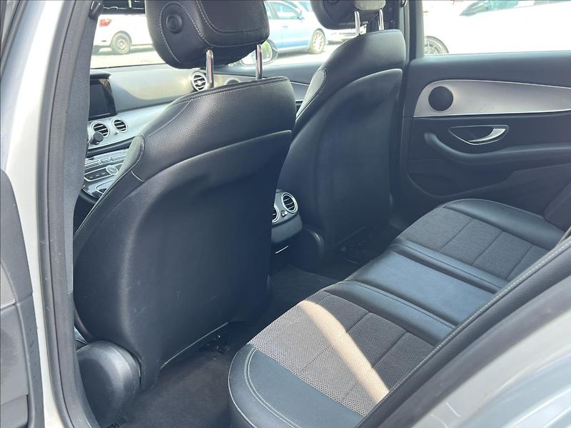 Mercedes-Benz Třídy E 2,0 E 220 d / 9G-TRONIC - fotka 14 z 35