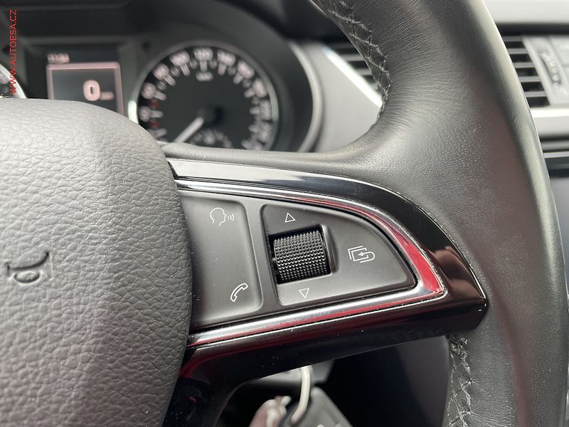 Škoda Octavia (2014) 2.0 TDi, Elegance, +kola - fotka 15 z 21