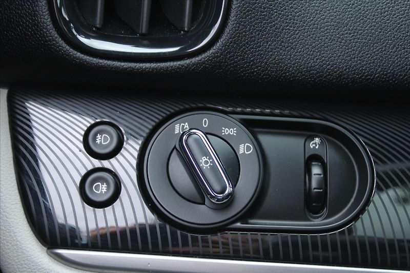 Mini Countryman 2.0i 131kW ALL4 SERVIS KN. ČR - fotka 17 z 28