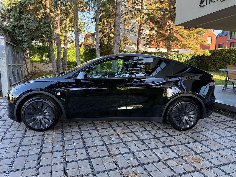 Tesla Model Y Standart Range LFP - fotka 3 z 40