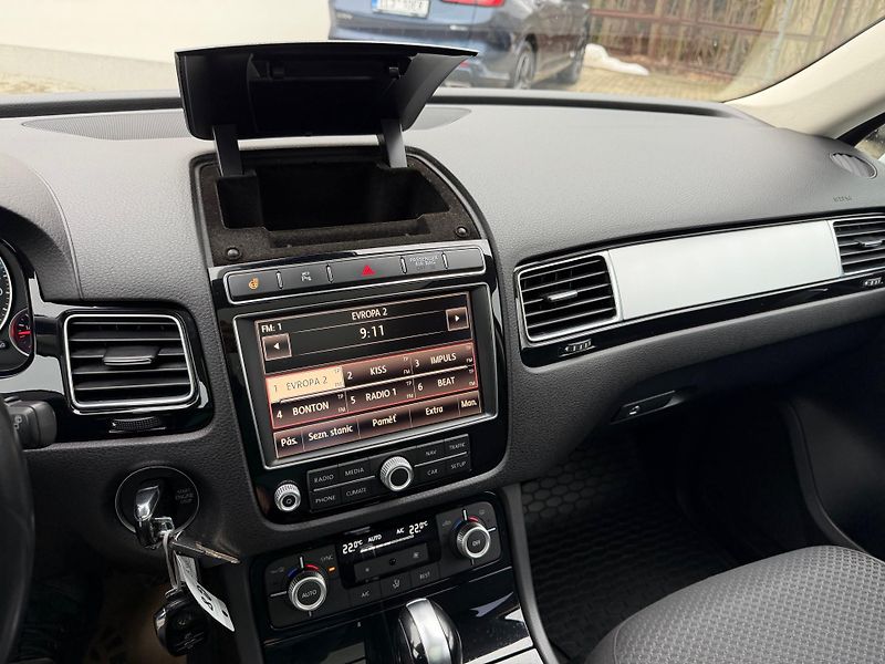Volkswagen Touareg  3.0 V6 TDI BMT 8TT - fotka 21 z 34