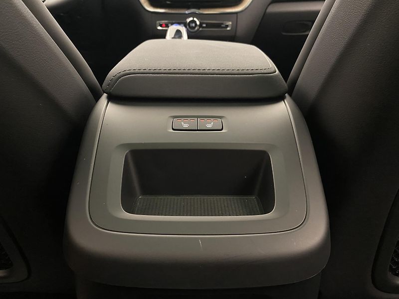 Volvo XC60 T6 AWD RECHARGE DARK PLUS CZ - fotka 33 z 67