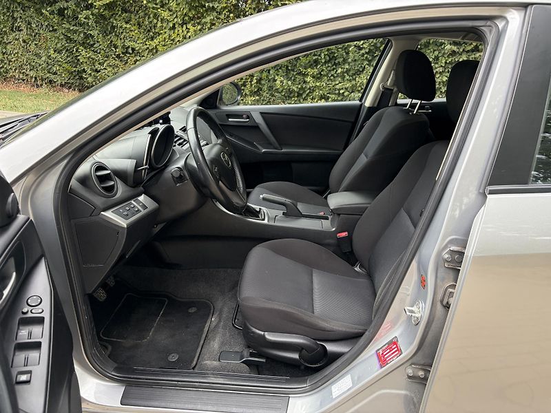 Mazda 3 2.0 Exclusive-Line - fotka 19 z 30