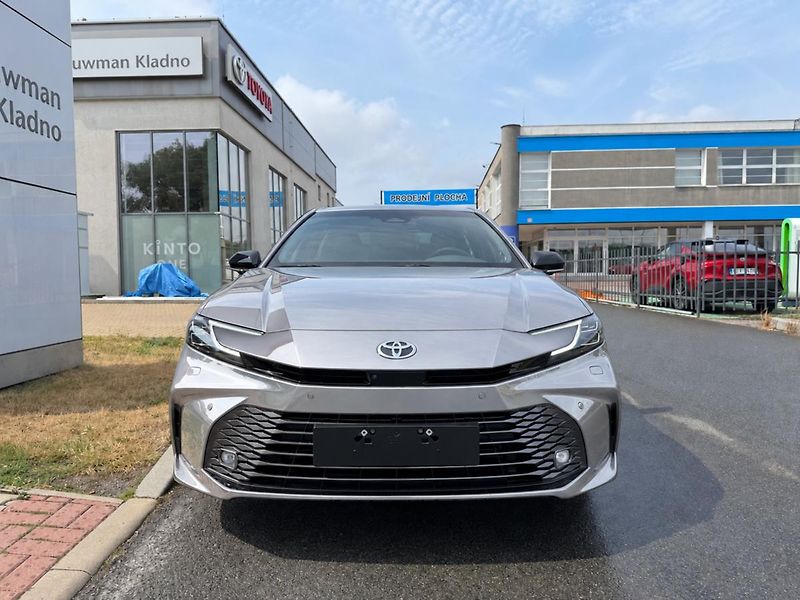 Toyota Camry 2.5 HEV Executive - fotka 2 z 5