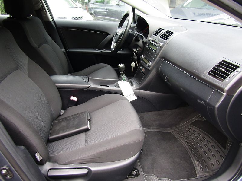 Toyota Avensis (2010) 1.6 16V  97kW  ZIMNÍ PNEU - fotka 27 z 37